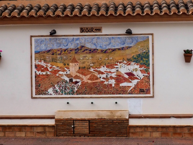 Mosaico en la plaza del Ayuntamiento de Bédar