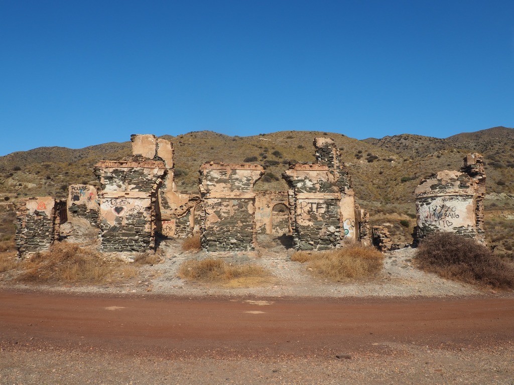 Ruinas antiguas instalaciones mineras